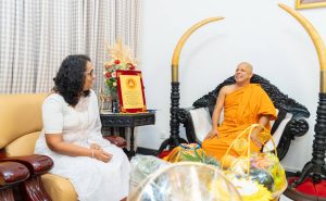 අගමැතිනිය කතරගම කිරිවෙහෙර රාජමහා විහාරය වැදපුදා ගනී අගමැතිනිය කතරගම කිරිවෙහෙර රාජමහා විහාරය වැදපුදා ගනී