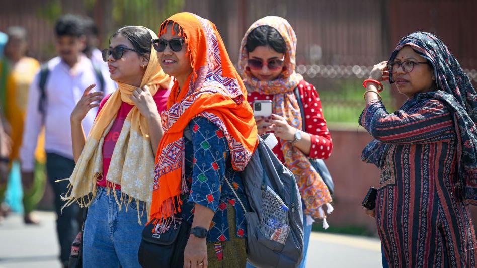 ලබන සතියේ උතුරු ඉන්දියාව පුරාම දැඩි උණුසුම් කාලගුණයක් ලබන සතියේ උතුරු ඉන්දියාව පුරාම දැඩි උණුසුම් කාලගුණයක්