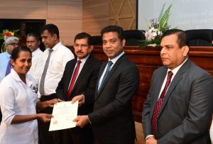 පවුල් සෞඛ්ය සේවා නිලධාරිනී පුහුණුව සාර්ථකව අවසන් කළ 275 කට සහතිකපත් ප්රදානය කෙරේ පවුල් සෞඛ්ය සේවා නිලධාරිනී පුහුණුව සාර්ථකව අවසන් කළ 275 කට සහතිකපත් ප්රදානය කෙරේ