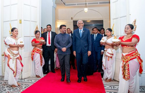 මාලදිවයින් ජනාධිපතිවරයා ඇතුළු දූත පිරිස වෙනුවෙන් ජනපතිගෙන් විශේෂ රාත්‍රී භෝජන සංග්‍රහයක්