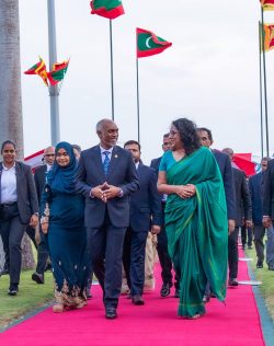 ශ්රී ලංකාවට පැමිණි මාලදිවයින් ජනාධිපති ආචාර්ය මොහොමඩ් මුයිසු මහතා පිළිගැනීමේ නිල රාජ්ය උත්සවය අද ශ්රී ලංකාවට පැමිණි මාලදිවයින් ජනාධිපති ආචාර්ය මොහොමඩ් මුයිසු මහතා පිළිගැනීමේ නිල රාජ්ය උත්සවය අද