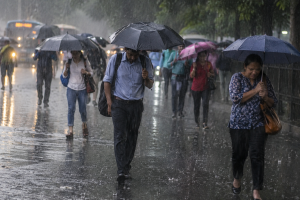 ඉදිරි පැය 36 තුළ අඩුපීඩන පද්ධතිය ලංකාවෙන් ඉවතට – අදත් ප්රදේශ කිහිපයකට මි.මී 100 ඉක්මවූ වැසි ඉදිරි පැය 36 තුළ අඩුපීඩන පද්ධතිය ලංකාවෙන් ඉවතට – අදත් ප්රදේශ කිහිපයකට මි.මී 100 ඉක්මවූ වැසි