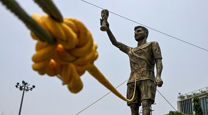 මෙසීගේ පිළිරුව ඉවත් කරයි! මෙසීගේ පිළිරුව ඉවත් කරයි!