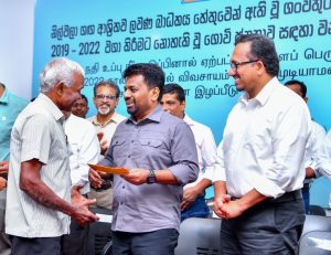නිල්වලා ලවණ බාධකයෙන් වගා හානි වූ ගොවීන්ට ජනපති අනුරගෙන් වරුපියල් මිලියන 1200ක වන්දි… නිල්වලා ලවණ බාධකයෙන් වගා හානි වූ ගොවීන්ට ජනපති අනුරගෙන් වරුපියල් මිලියන 1200ක වන්දි…