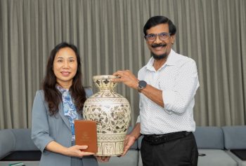 පැලවත්තේ JVP කාර්යාලයේදී ශ්රී ලංකා – වියට්නාම රාජ්යතාන්ත්රික සාකච්ඡා පැලවත්තේ JVP කාර්යාලයේදී ශ්රී ලංකා – වියට්නාම රාජ්යතාන්ත්රික සාකච්ඡා
