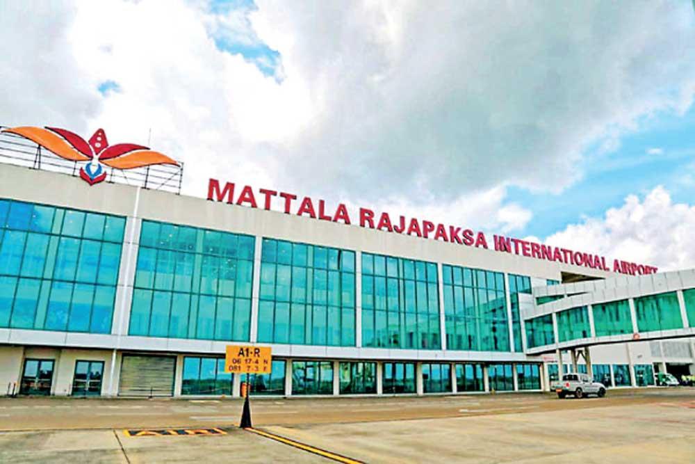 හදිසි කාලගුණ තත්වය හමුවේ ගුවන්යානා මත්තලට හරවයි