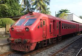 රුහුණු කුමාරි දුම්රියට ගොඩවීමට ගත් උත්සාහය වරදී අවට පිරිසේ මැදිහත් වීමෙන් ජීවිතය ගලවා ගනී