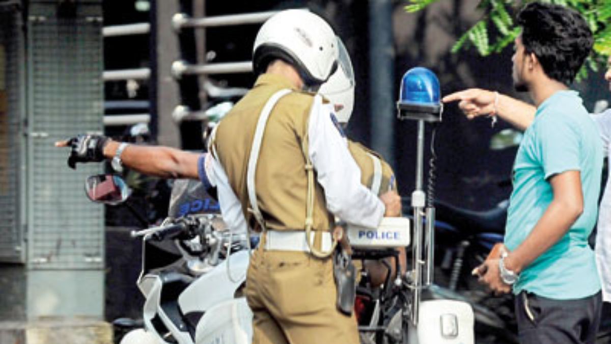 මාර්ග නීති කැඩූ උතුරේ යතුරුපැදි පෙළපාලියේ තිදෙනෙක් අත්අඩංගුවට මාර්ග නීති කැඩූ උතුරේ යතුරුපැදි පෙළපාලියේ තිදෙනෙක් අත්අඩංගුවට