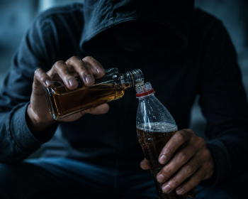 මහින්දානන්ද බැලීමට ගිය අයෙකු මත්පැන් සමඟ අත්අඩංගුවට මහින්දානන්ද බැලීමට ගිය අයෙකු මත්පැන් සමඟ අත්අඩංගුවට