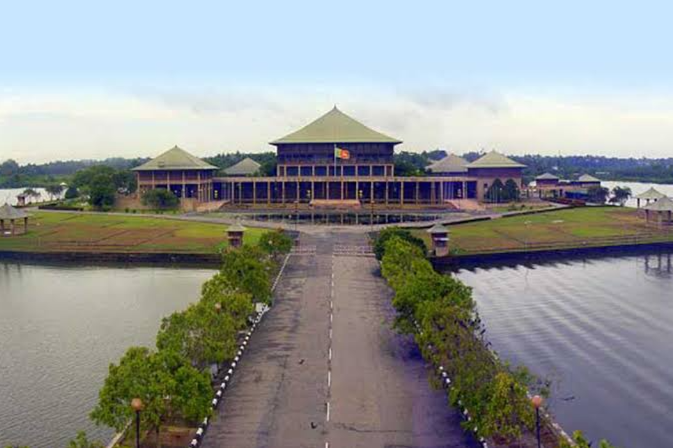 පාර්ලිමේන්තු නියෝජ්ය මහ ලේකම්ගේ සේවය තහනම් කිරීම අභියෝගයට ලක් කළ පෙත්සම ජූලි 20 දා කැඳවයි පාර්ලිමේන්තු නියෝජ්ය මහ ලේකම්ගේ සේවය තහනම් කිරීම අභියෝගයට ලක් කළ පෙත්සම ජූලි 20 දා කැඳවයි