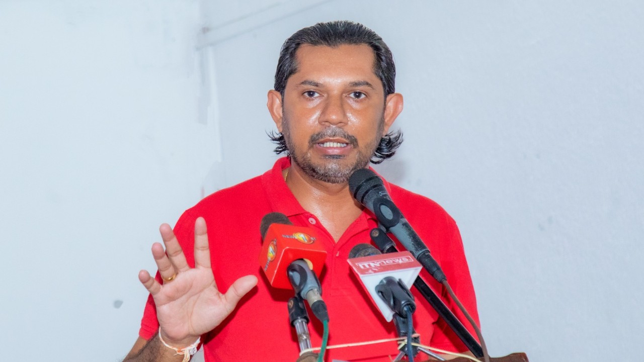 නව ජනතා පෙරමුණේ නායක සුගීෂ්වර බණ්ඩාර අත්අඩංගුවට