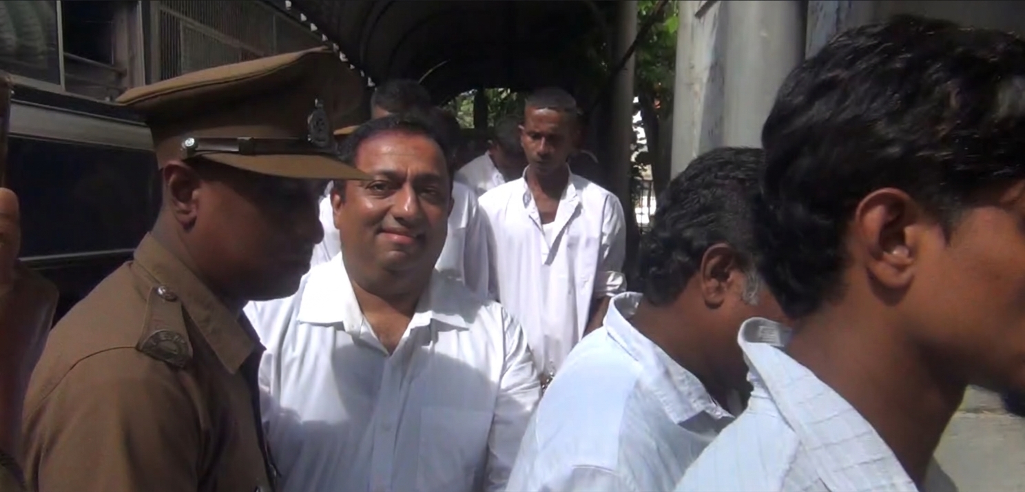 හිටපු අමාත්‍ය අකිල විරාජ් කාරියවසම් අධිකරණයට රැගෙන එයි